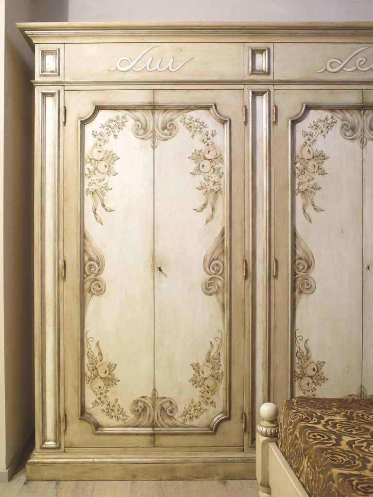 Letto con testata sagomata e torniti - immagine 9