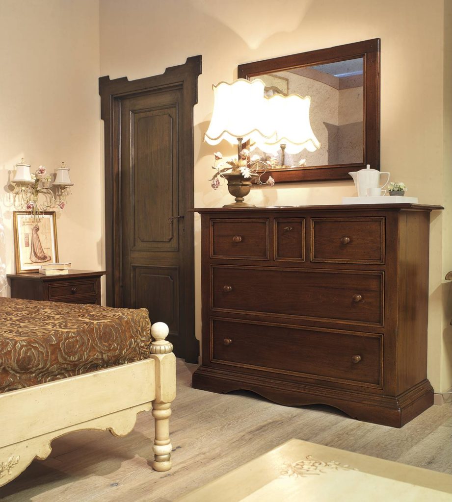 Letto con testata sagomata e torniti - immagine 5