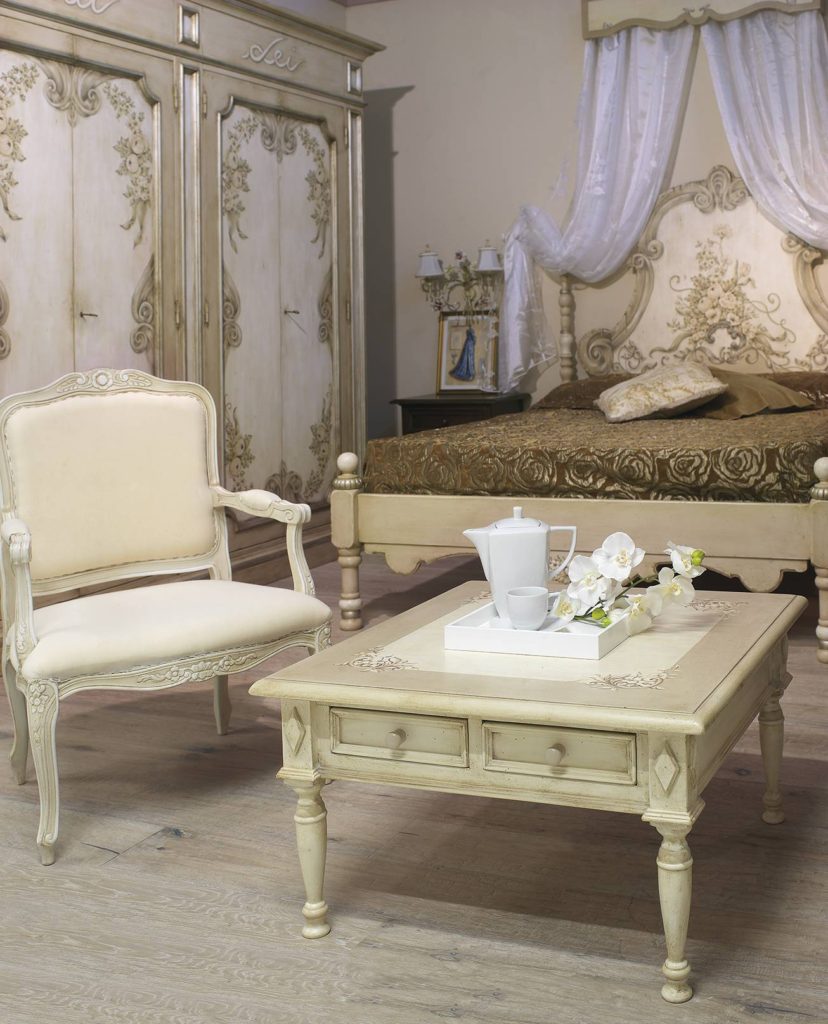 Letto con testata sagomata e torniti - immagine 3